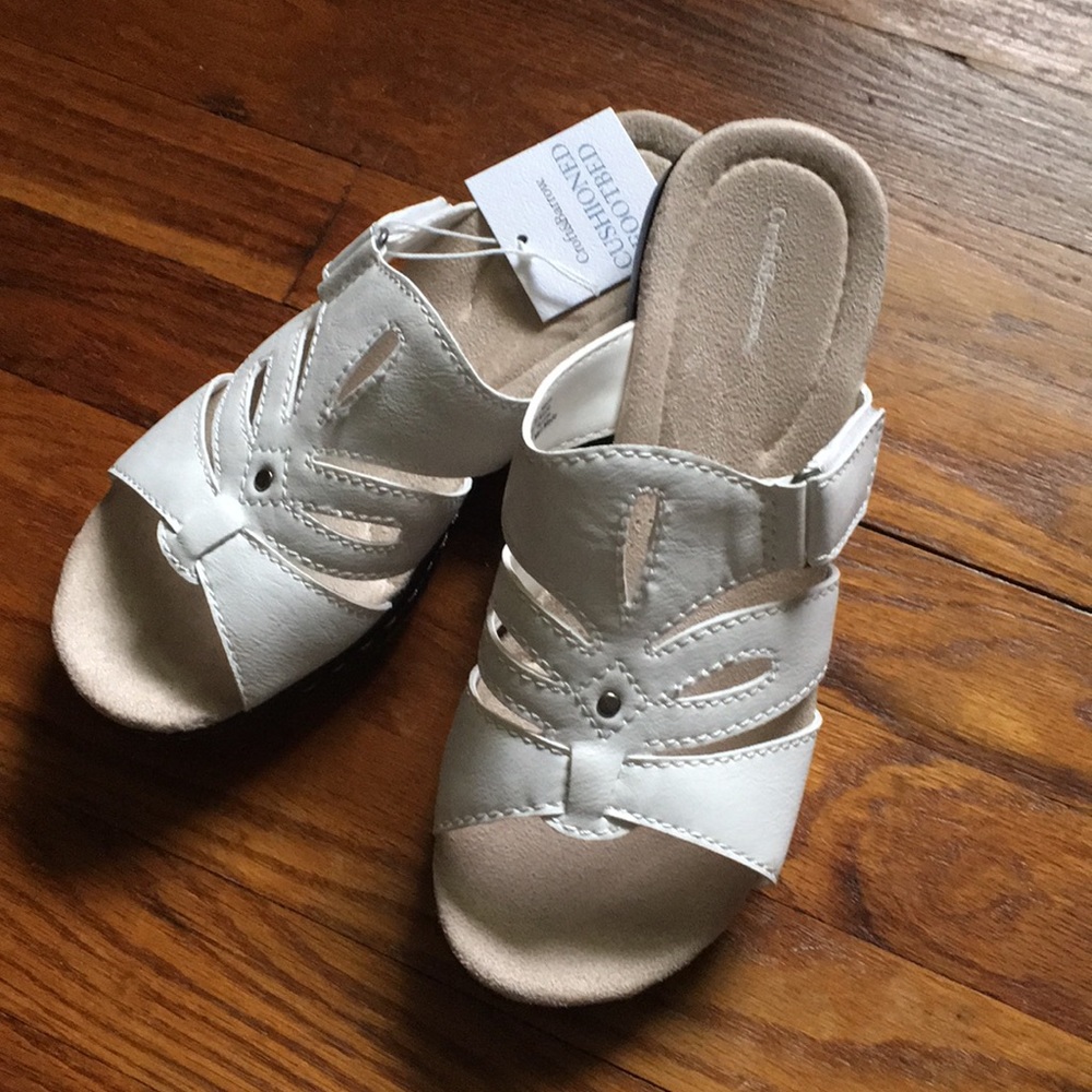 Croft and barrow women’s white sandals size 7